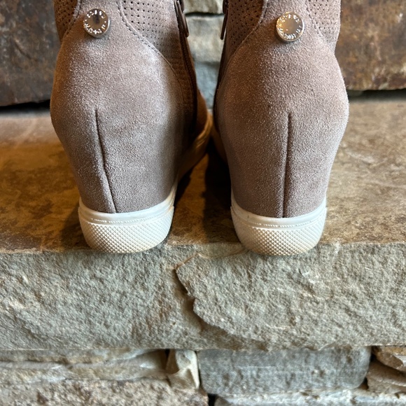 Steve Madden sneaker boots - Picture 4 of 6